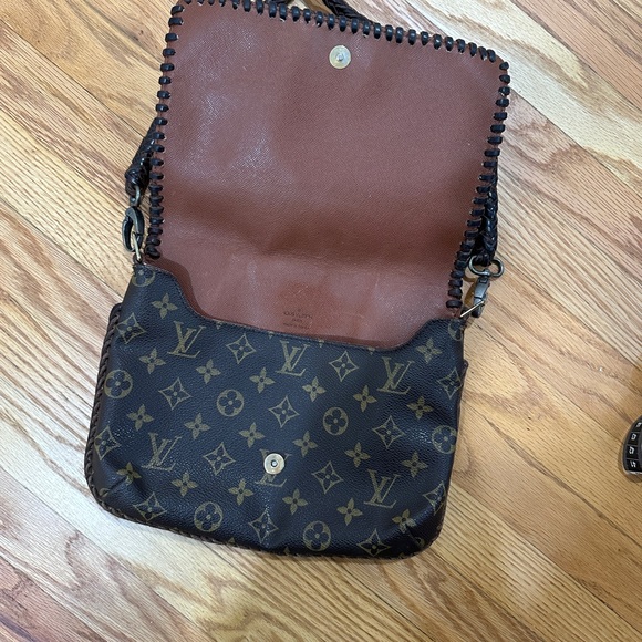 Louis Vuitton Dark Brown Monogram Crossbody Bag - Picture 3 of 5